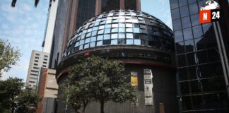 ¡Sacude tus finanzas! Bolsas mexicanas cierran con pérdidas mientras Wall Street brilla