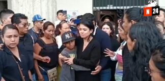 ¡Escándalo en el funeral! Exalcaldesa abucheada por multitud enojada