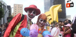 ¡Zombies a la Ciudad! Cientos de muertos vivientes invaden las calles de la CDMX en una espectacular Marcha Zombie