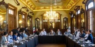 Van alcaldes del área metropolitana de Monterrey por alzas en predial.