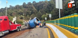 ¡Accidente de camión de pollo en la México-Cuernavaca causa caos vial! ¿Cómo evitarlo en tus próximos viajes?