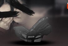 Escalofriante abandono de bebé: Padres fríos y sin remordimiento planean deshacerse de su hijo