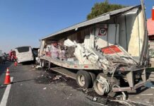 Caos en Ecatepec: Choque entre tráiler y transporte público deja 10 lesionados y horas de retención