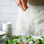 5 especias que combaten la hinchazón y dan sabor a tus comidas este verano