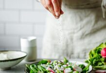 5 especias que combaten la hinchazón y dan sabor a tus comidas este verano