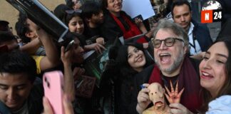 Del Toro deslumbra en México con su Frankenstein antes del estreno en Netflix