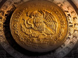 El peso mexicano rompe la barrera: cae por debajo de 18 pesos por dólar en su mejor nivel en meses