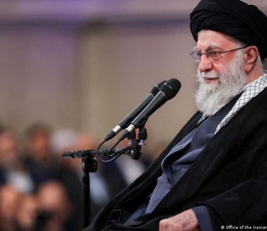 Jamenei desafía a Trump y llama a la unidad mientras Irán arde en protestas