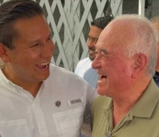 Ernesto Ruffo recibe visitas en prisión domiciliaria en Ensenada